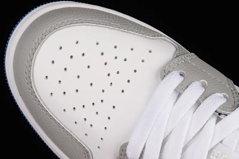 All categories Air Jordan Jordan series basketball shoes Air Jordan 1 Low Z version Air Jordan 1 Low "True Blue" AJ1 Joe 1 burst white and blue color low-top basketball shoes DM1199-140